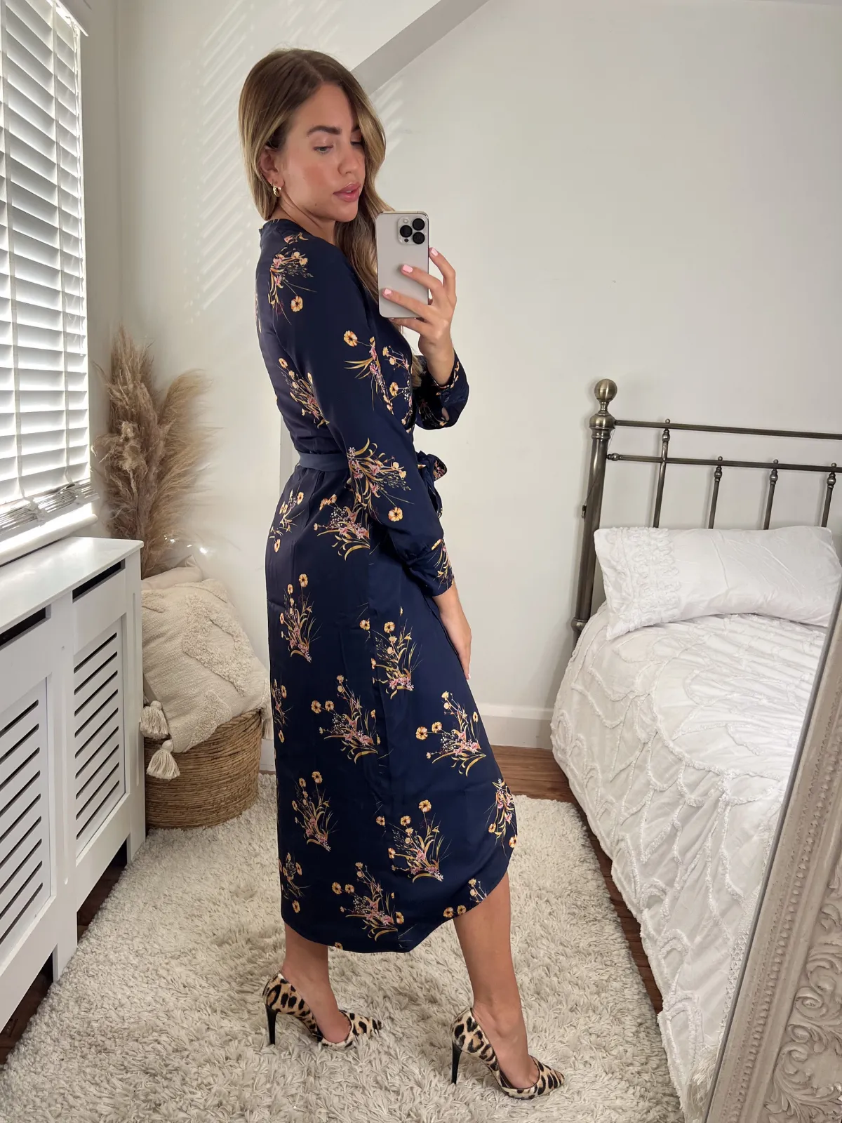 Fergie Reversible 2 in 1 Wrap Midi Dress / Navy Floral