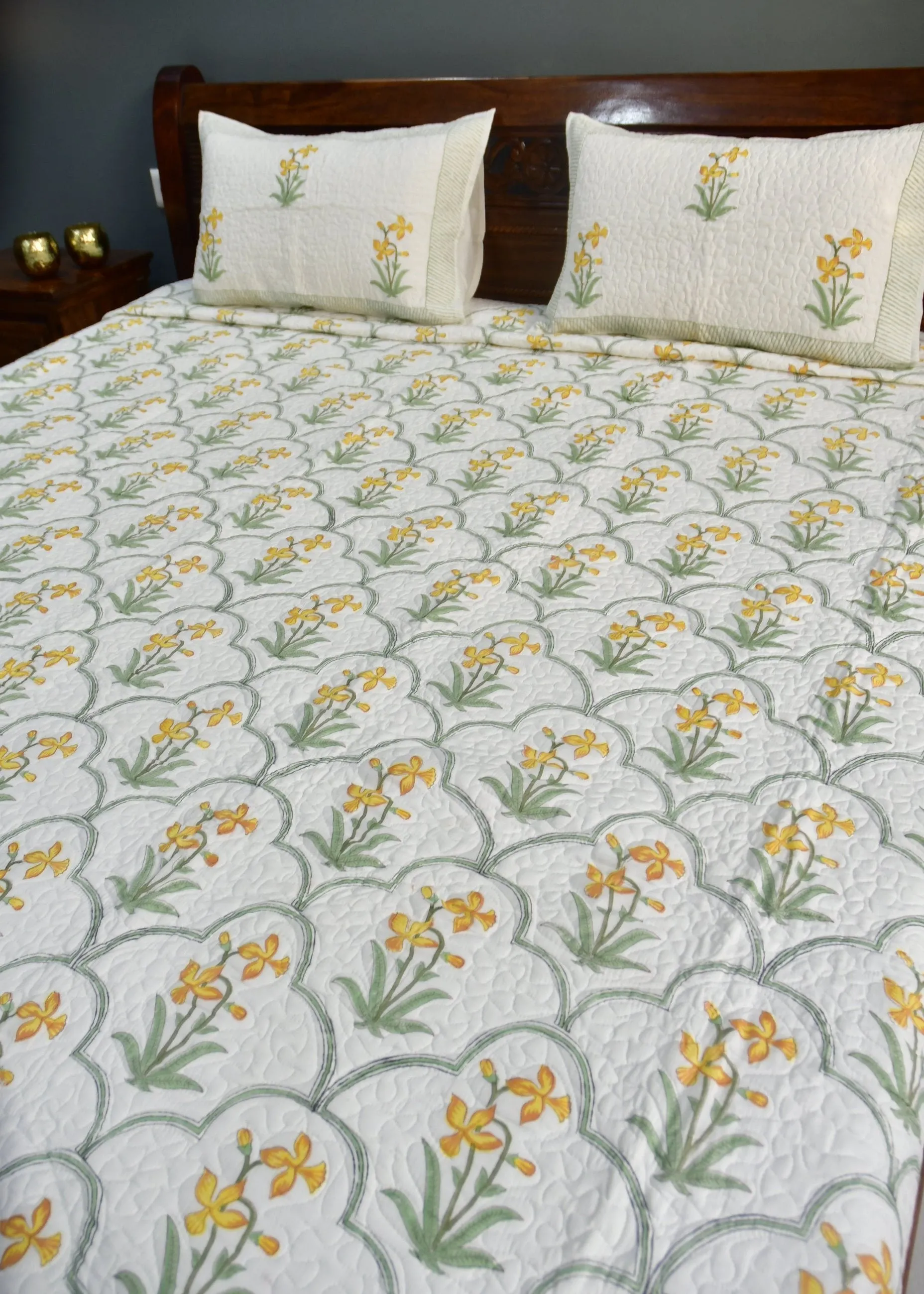Yellow Jaal Bedcover : Timeless Design & Year-Round Comfort