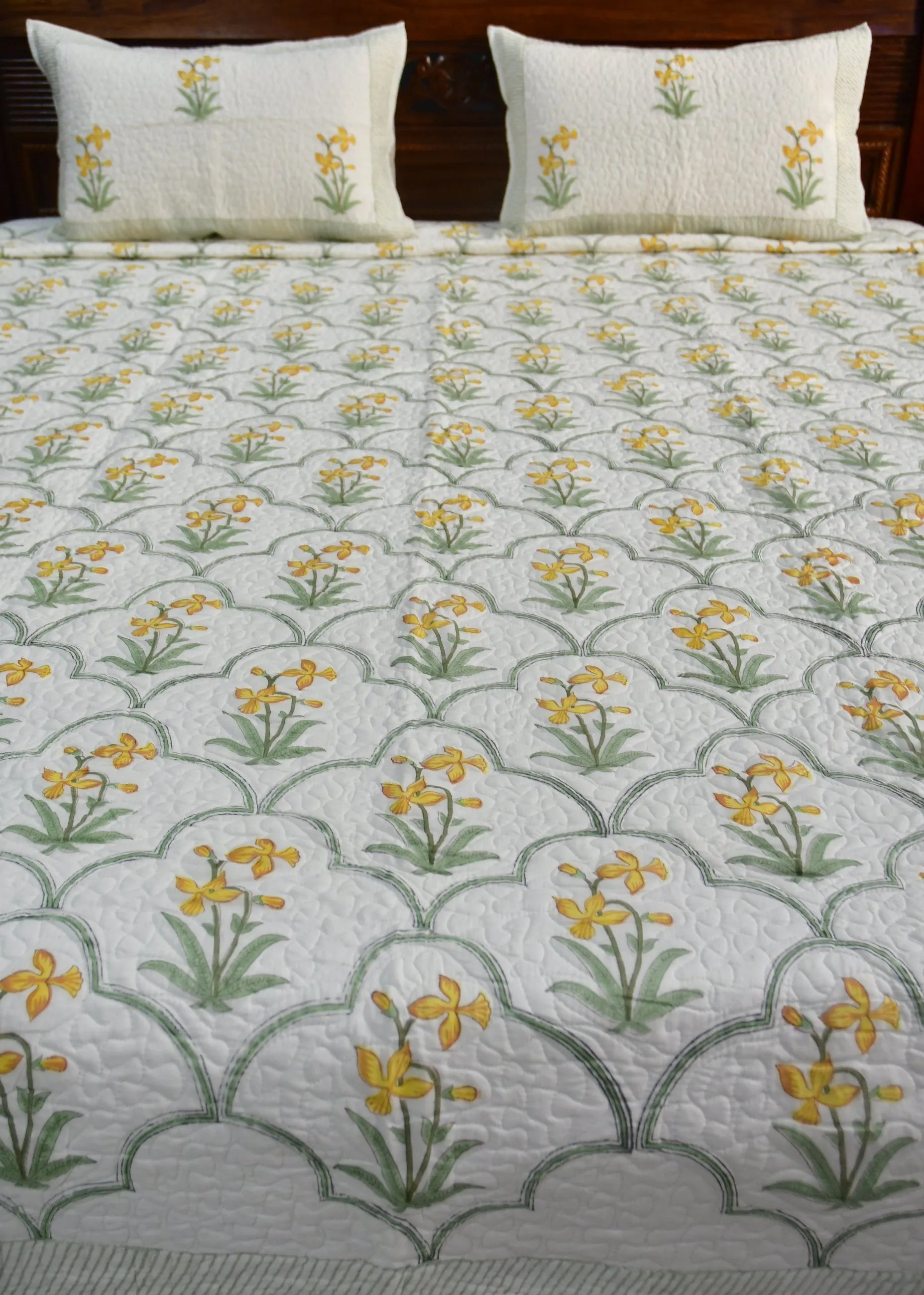 Yellow Jaal Bedcover : Timeless Design & Year-Round Comfort