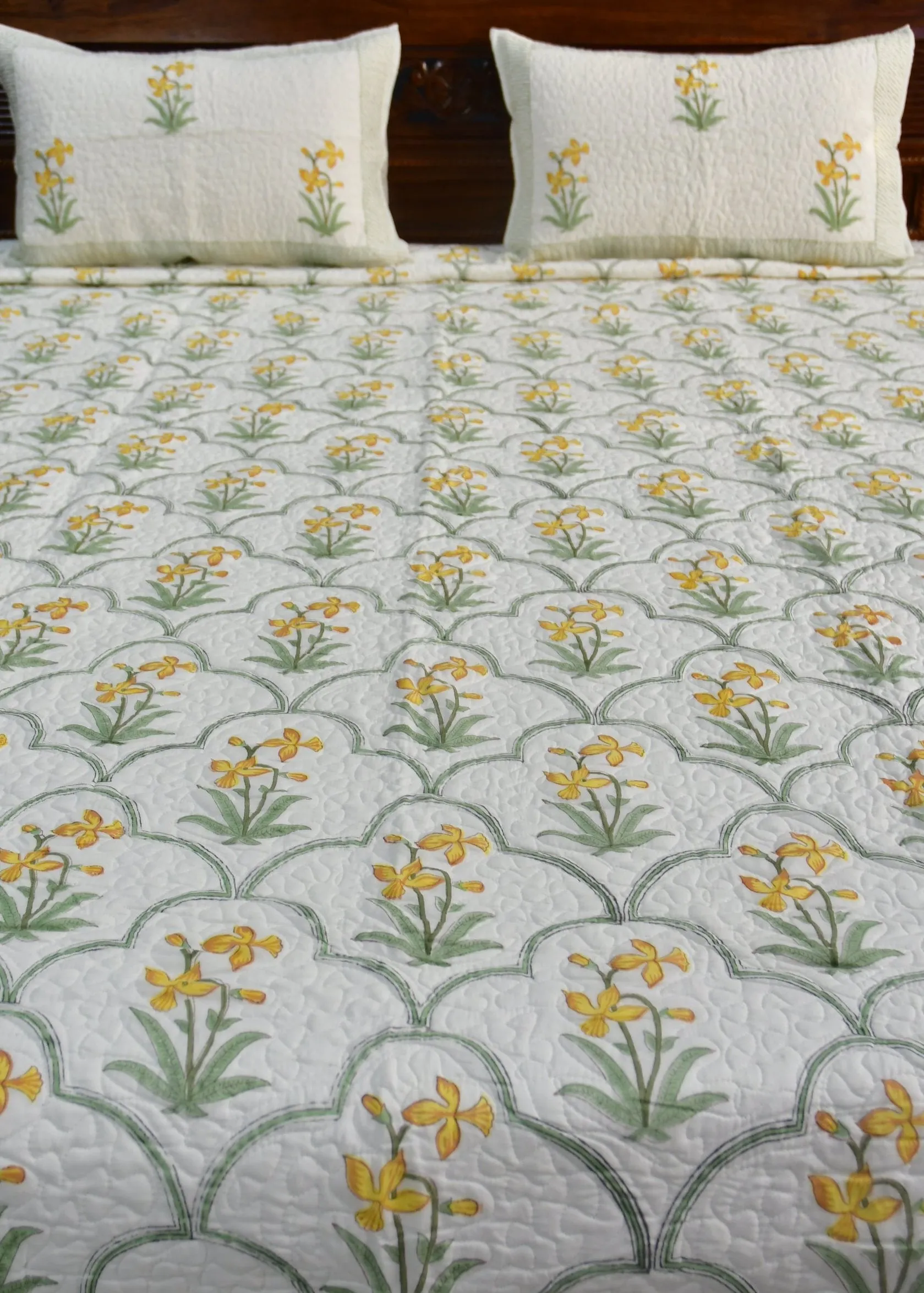Yellow Jaal Bedcover : Timeless Design & Year-Round Comfort