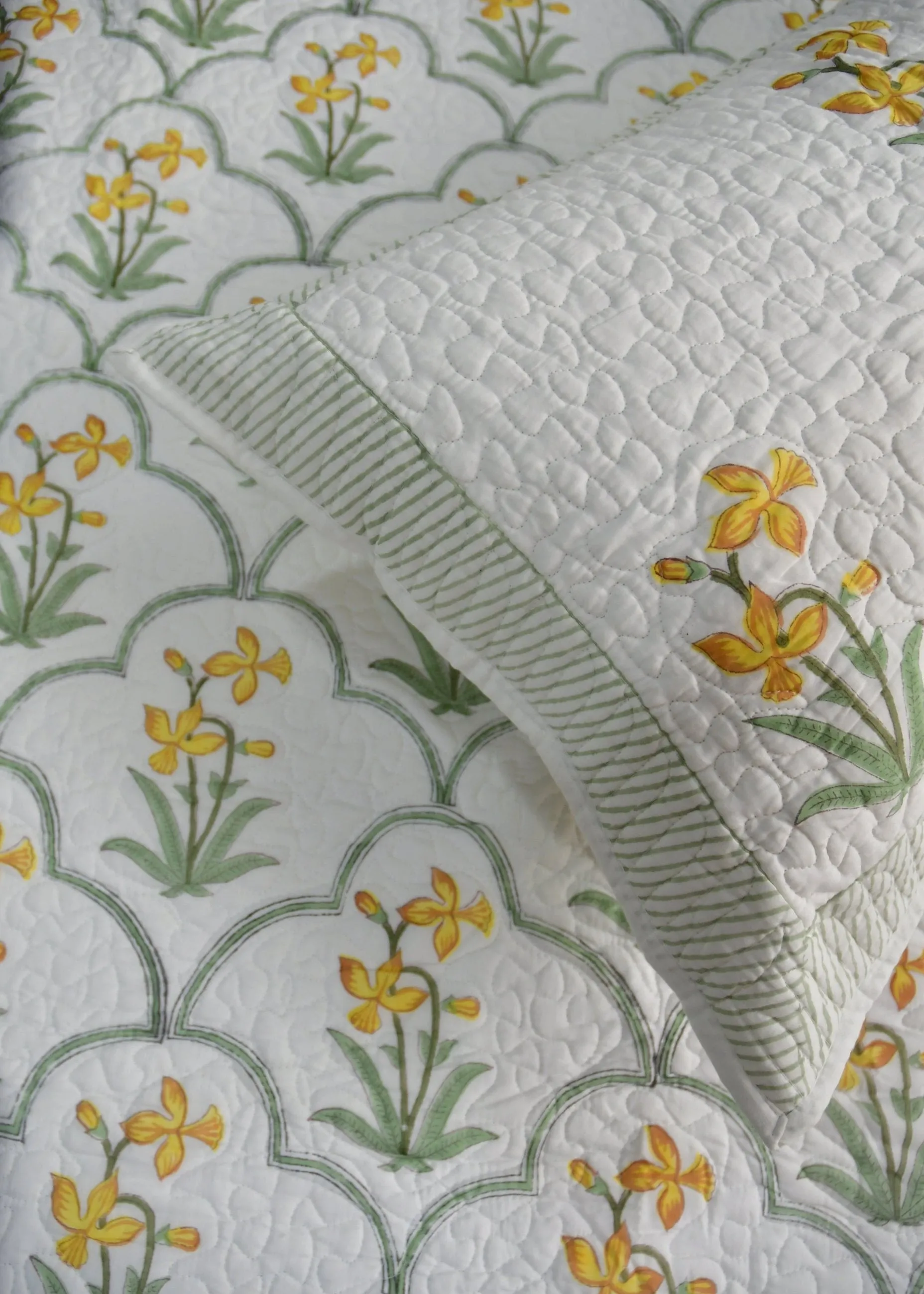 Yellow Jaal Bedcover : Timeless Design & Year-Round Comfort